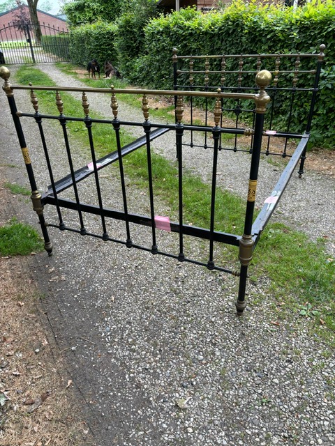 antiek frans spijlenbed Lord 2 www.dehebberij.nl