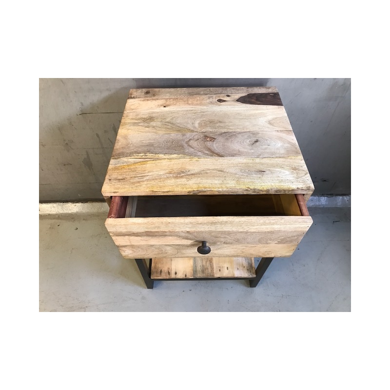 nachtkastje hout met zwart ijzer 1