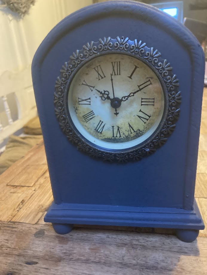 staand klokje hout donkerblauw www.dehebberij.nl